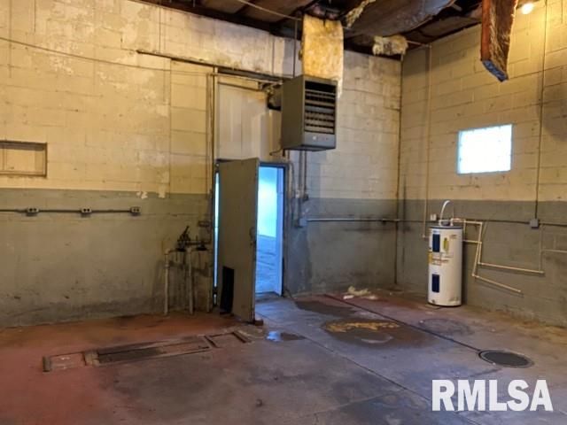 154 W Main St, Galesburg, IL 61401